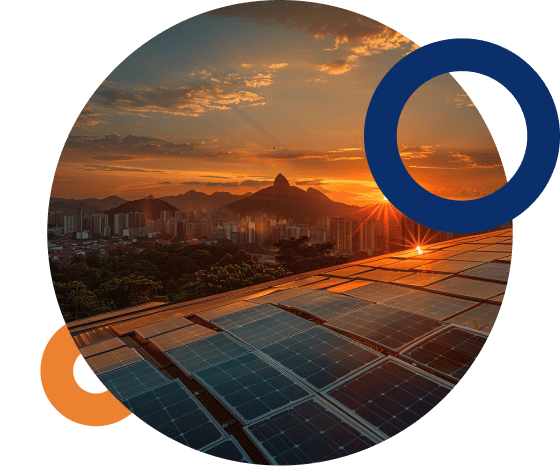 Paisagem do Rio de Janeiro com um por do sol e placas solares no chão